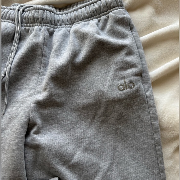 alo yoga gray sweatpants - Picture 2 of 2